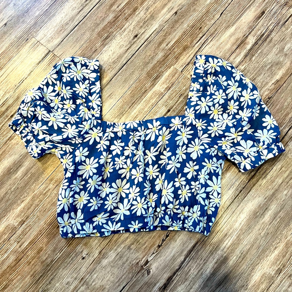 American Eagle Cropped Floral Blouse